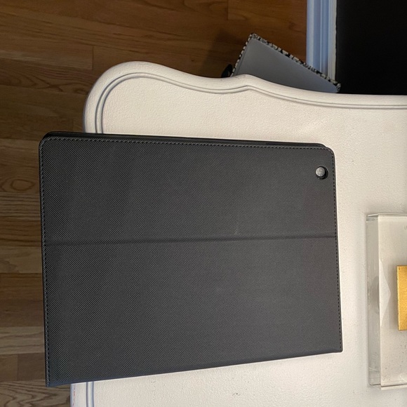 IHome - IPad 2/3/4 black case - Picture 3 of 5